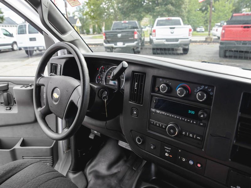 Chevrolet Express Cargo Van Vehicle Full-screen Gallery Image 11