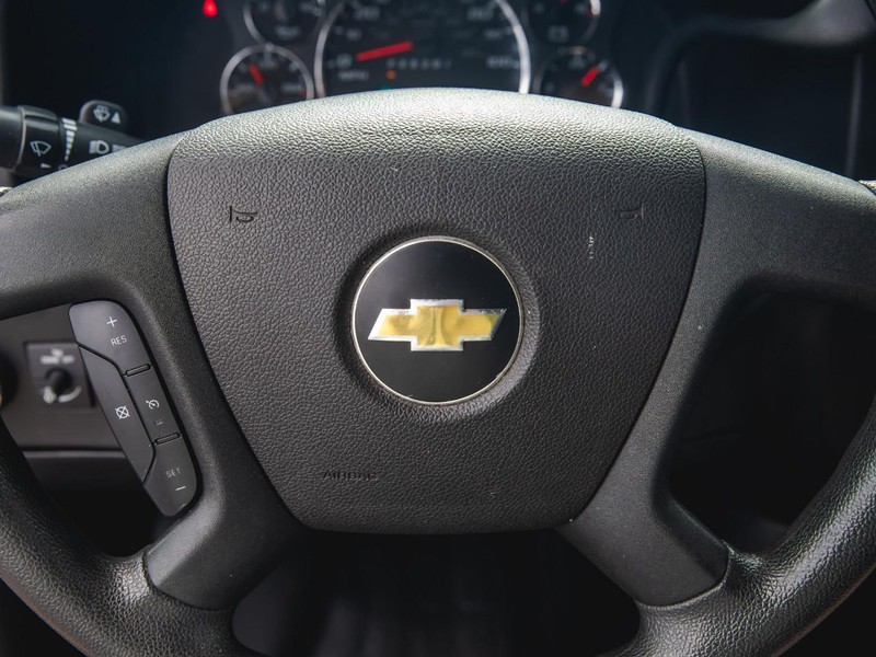 Chevrolet Express Cargo Van Vehicle Full-screen Gallery Image 13