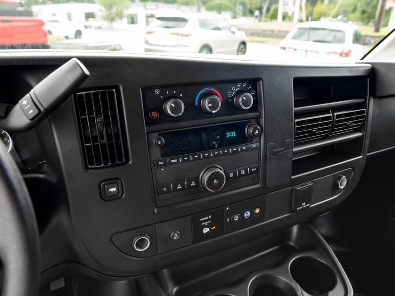 Chevrolet Express Cargo Van Vehicle Full-screen Gallery Image 14