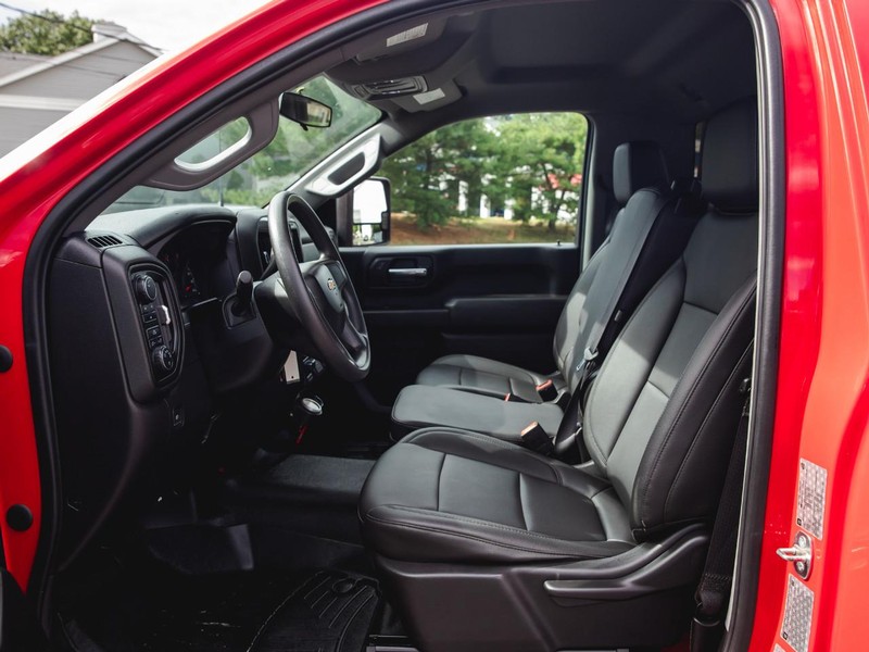 Chevrolet Silverado 2500HD Vehicle Full-screen Gallery Image 16