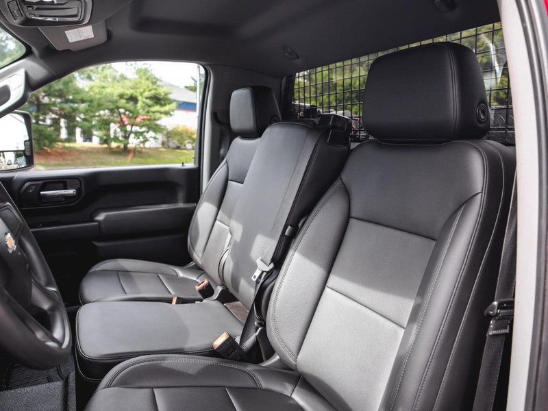 Chevrolet Silverado 2500HD Vehicle Full-screen Gallery Image 17