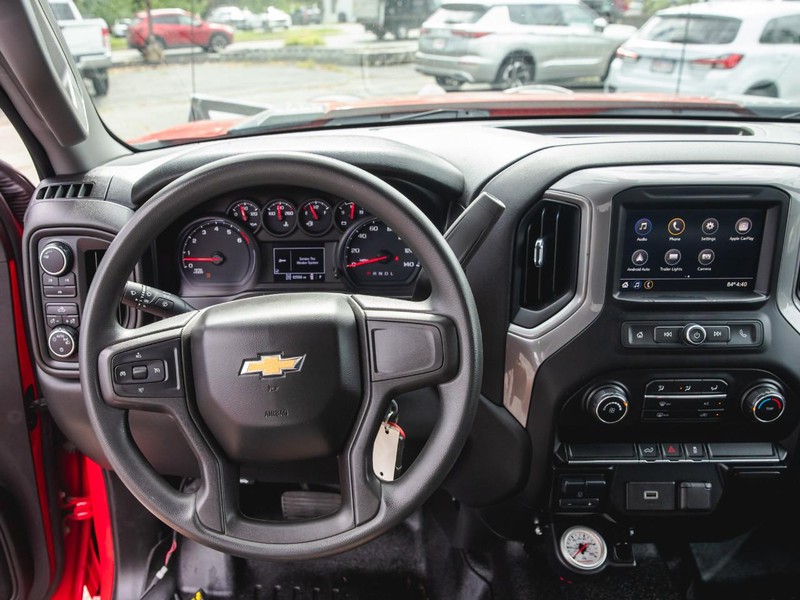 Chevrolet Silverado 2500HD Vehicle Full-screen Gallery Image 19