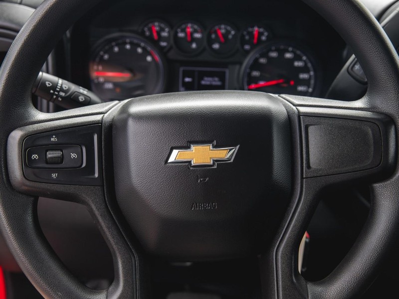 Chevrolet Silverado 2500HD Vehicle Full-screen Gallery Image 20