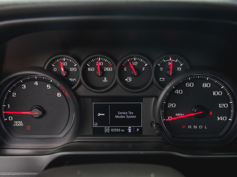 Chevrolet Silverado 2500HD Vehicle Full-screen Gallery Image 21