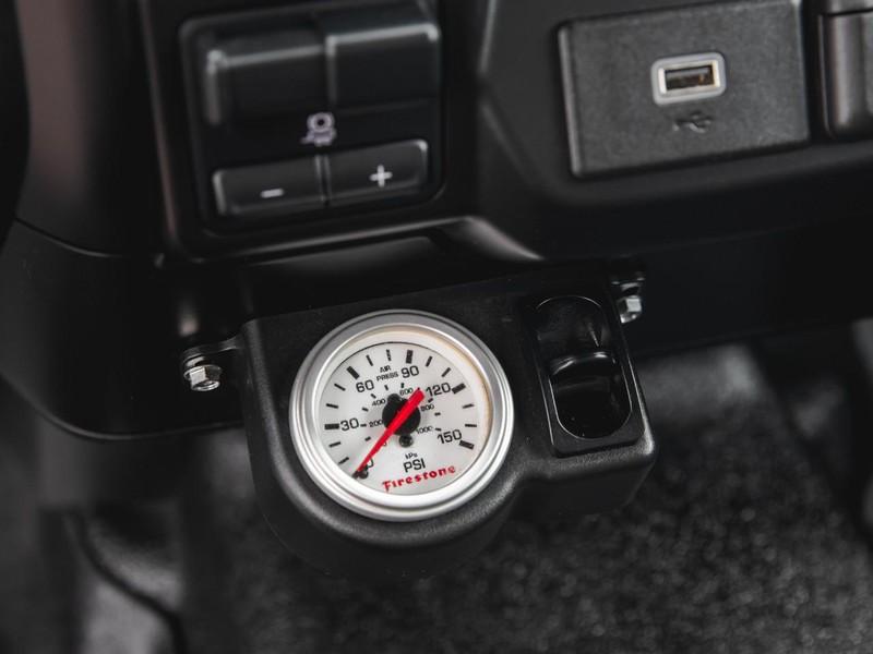 Chevrolet Silverado 2500HD Vehicle Full-screen Gallery Image 26