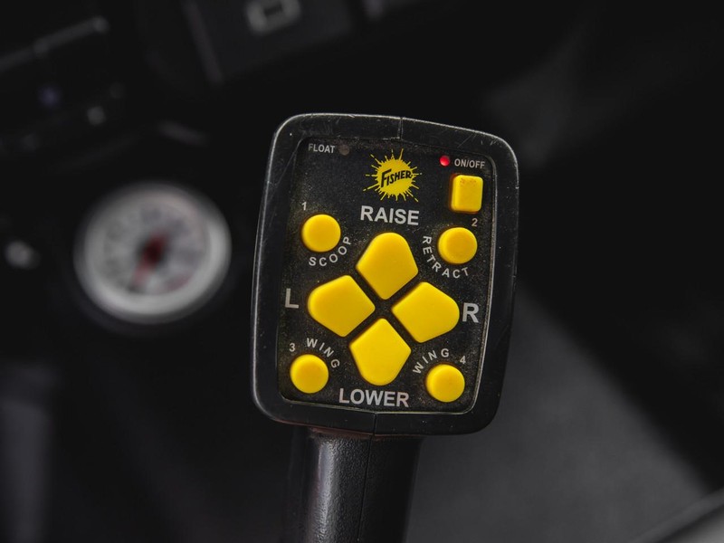 Chevrolet Silverado 2500HD Vehicle Full-screen Gallery Image 27