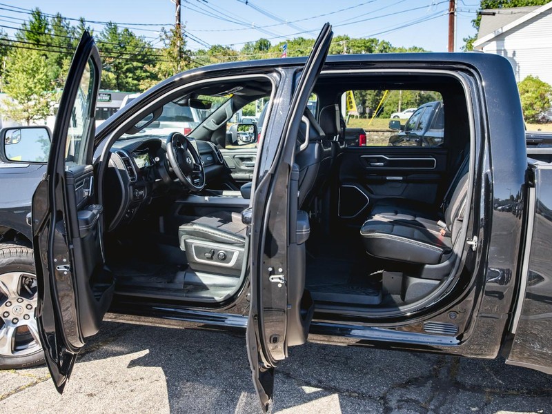 Ram 1500 Vehicle Full-screen Gallery Image 12