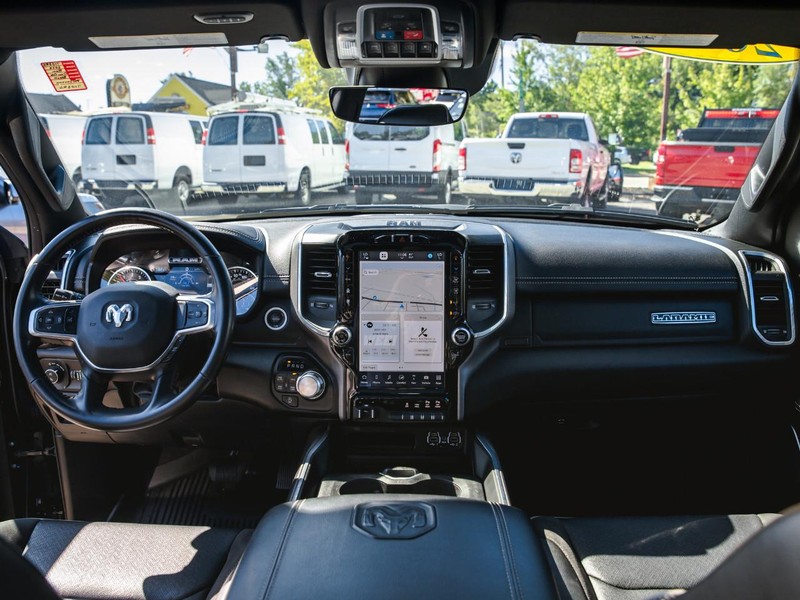 Ram 1500 Vehicle Full-screen Gallery Image 14