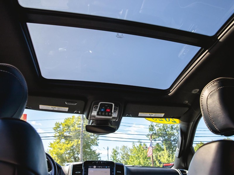 Ram 1500 Vehicle Full-screen Gallery Image 15