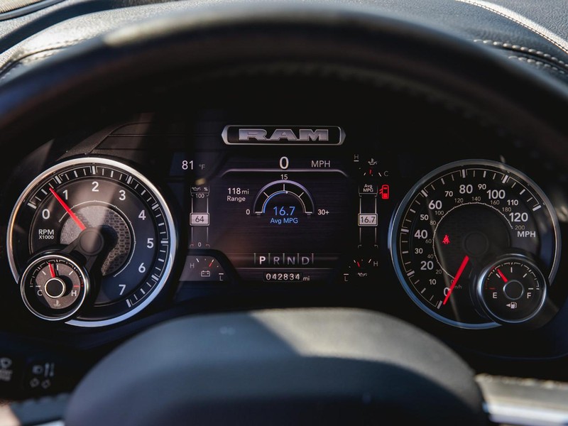 Ram 1500 Vehicle Full-screen Gallery Image 17