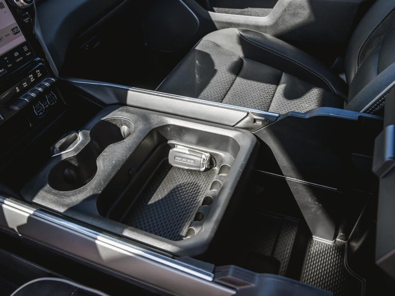 Ram 1500 Vehicle Full-screen Gallery Image 24
