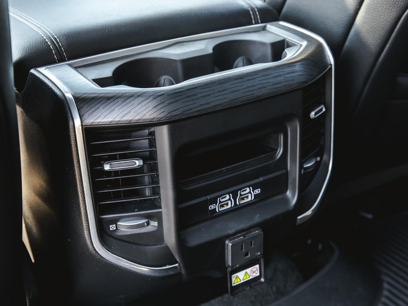 Ram 1500 Vehicle Full-screen Gallery Image 30