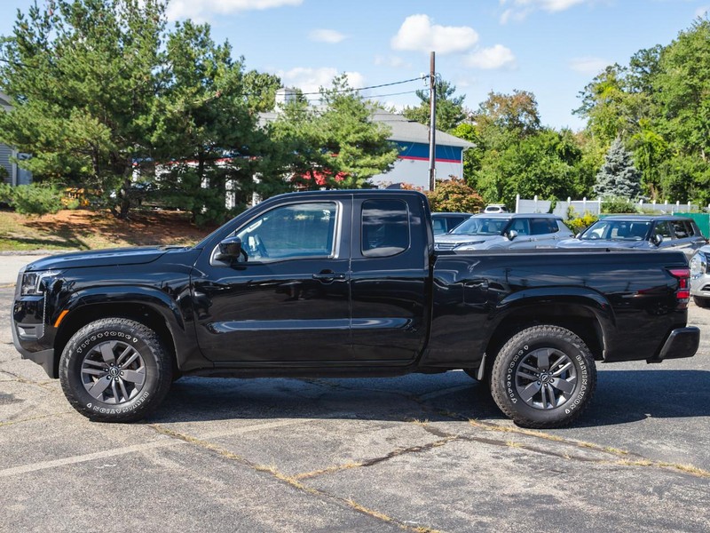 Nissan Frontier Vehicle Full-screen Gallery Image 02