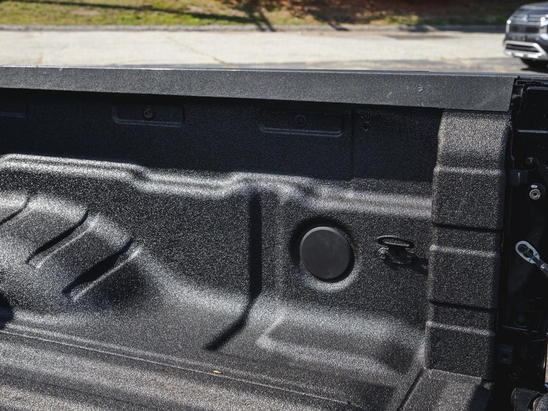 Nissan Frontier Vehicle Full-screen Gallery Image 06