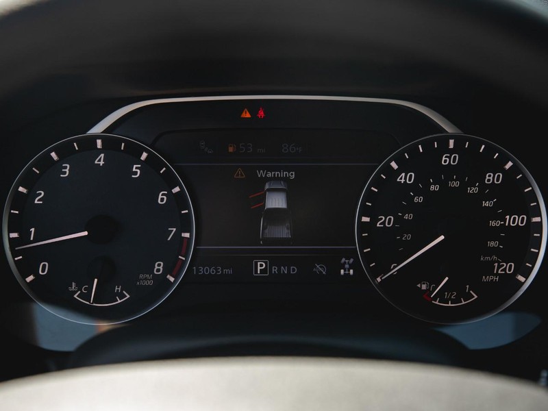Nissan Frontier Vehicle Full-screen Gallery Image 16