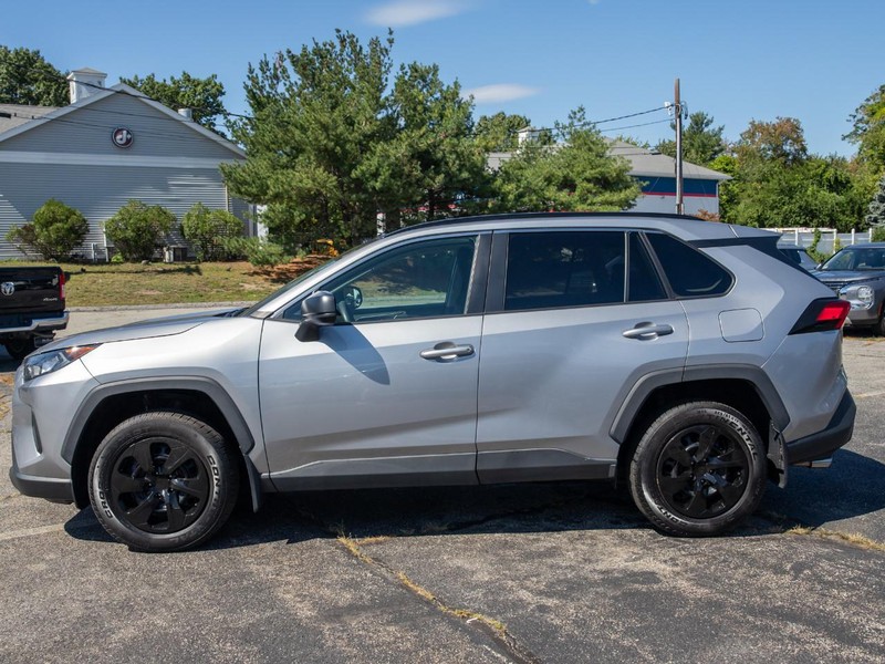Toyota RAV4 Vehicle Full-screen Gallery Image 03