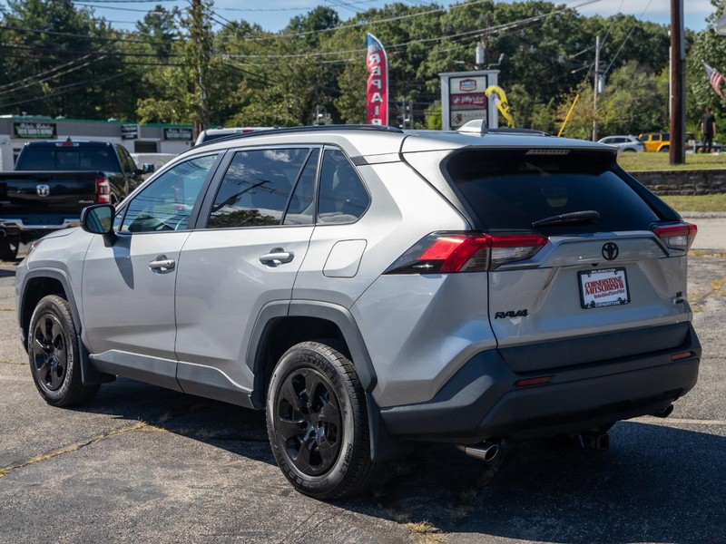 Toyota RAV4 Vehicle Full-screen Gallery Image 04