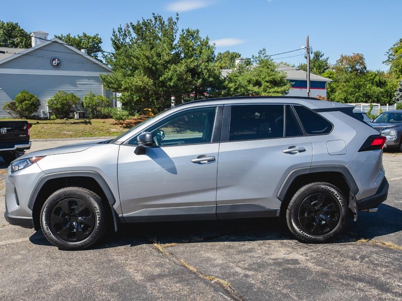 Toyota RAV4 Vehicle Full-screen Gallery Image 08