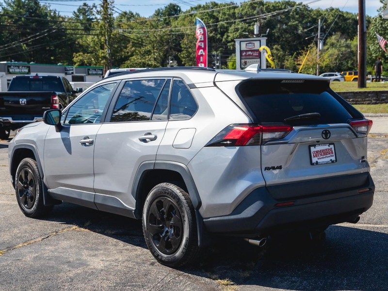 Toyota RAV4 Vehicle Full-screen Gallery Image 09
