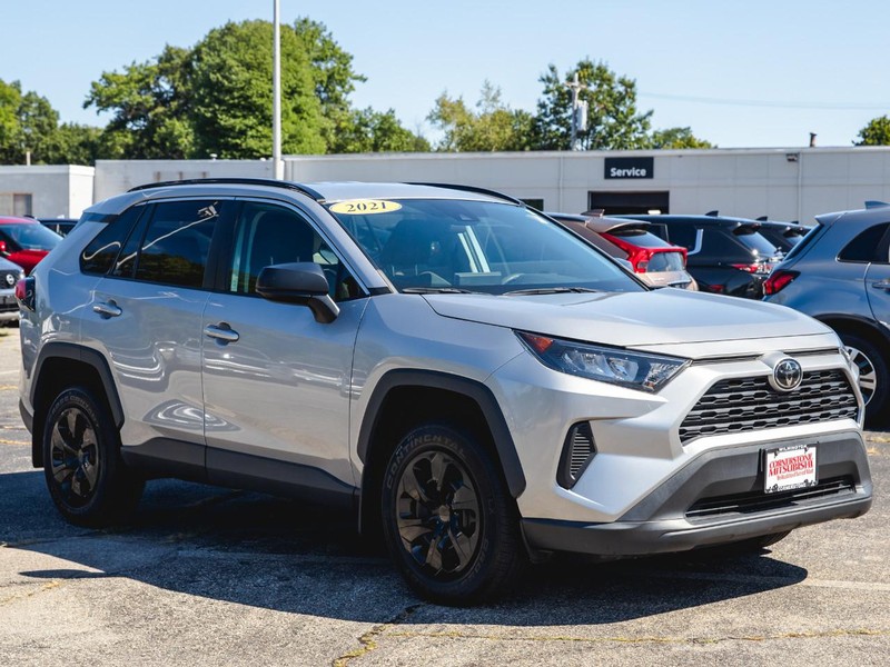 Toyota RAV4 Vehicle Full-screen Gallery Image 13