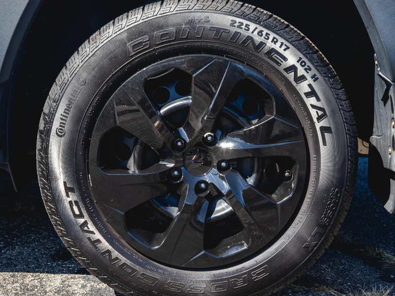 Toyota RAV4 Vehicle Full-screen Gallery Image 15