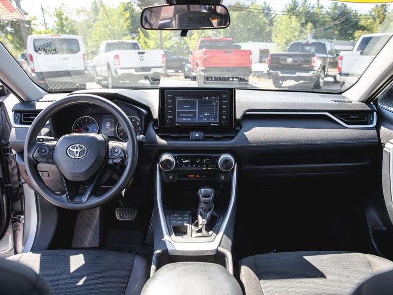 Toyota RAV4 Vehicle Full-screen Gallery Image 17