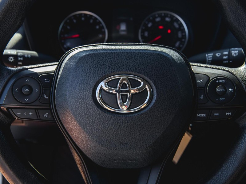 Toyota RAV4 Vehicle Full-screen Gallery Image 21