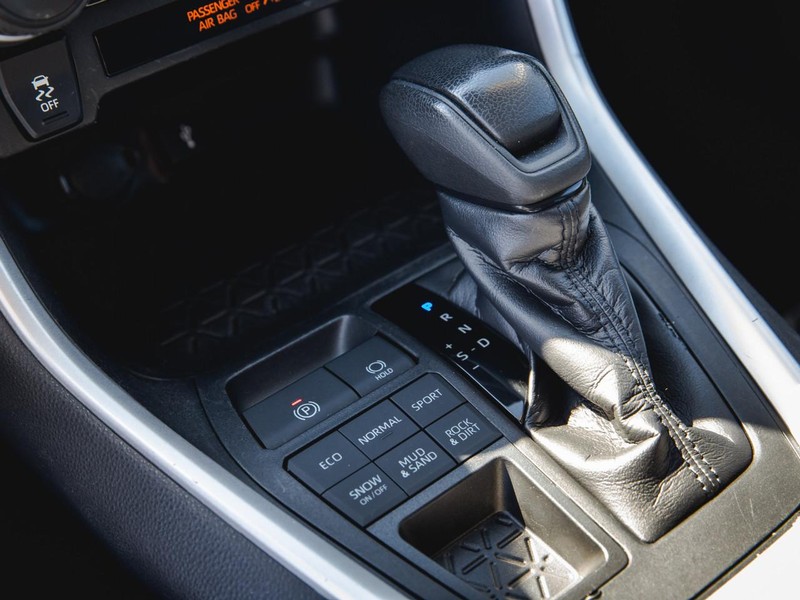 Toyota RAV4 Vehicle Full-screen Gallery Image 25
