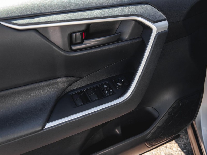 Toyota RAV4 Vehicle Full-screen Gallery Image 27