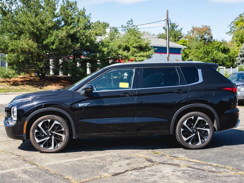 Mitsubishi Outlander PHEV Vehicle Full-screen Gallery Image 02