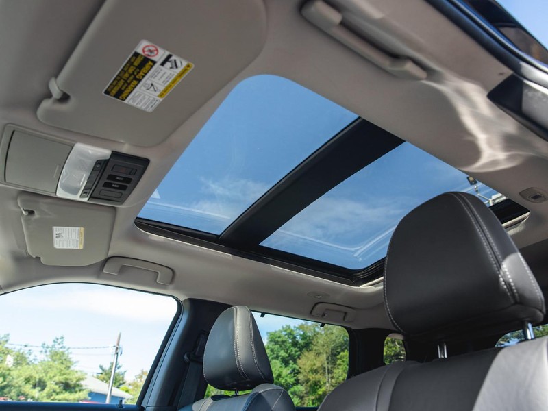 Mitsubishi Outlander PHEV Vehicle Full-screen Gallery Image 23