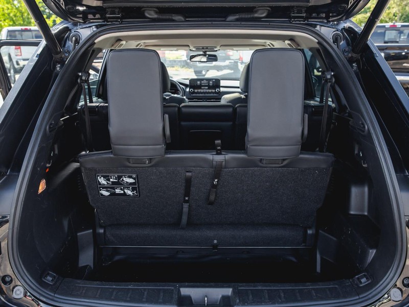 Mitsubishi Outlander PHEV Vehicle Full-screen Gallery Image 28