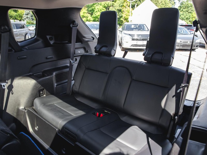 Mitsubishi Outlander PHEV Vehicle Full-screen Gallery Image 29