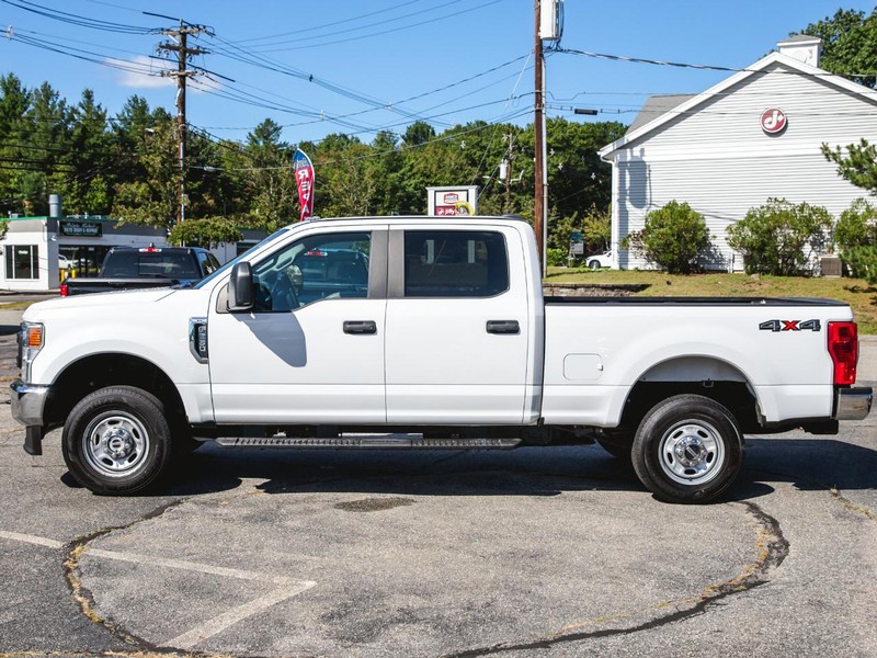 Ford Super Duty F-250 SRW Vehicle Full-screen Gallery Image 02