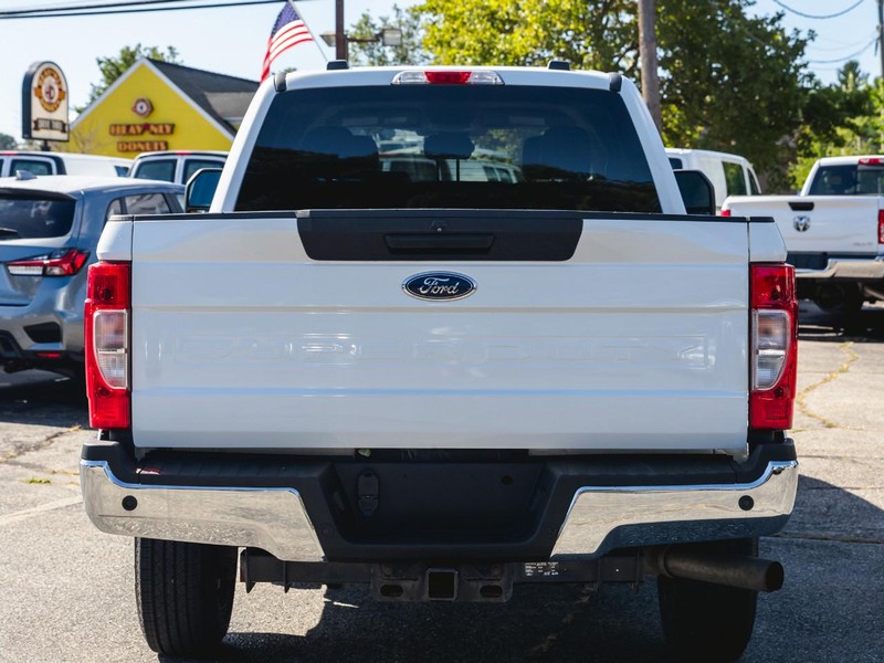 Ford Super Duty F-250 SRW Vehicle Full-screen Gallery Image 04