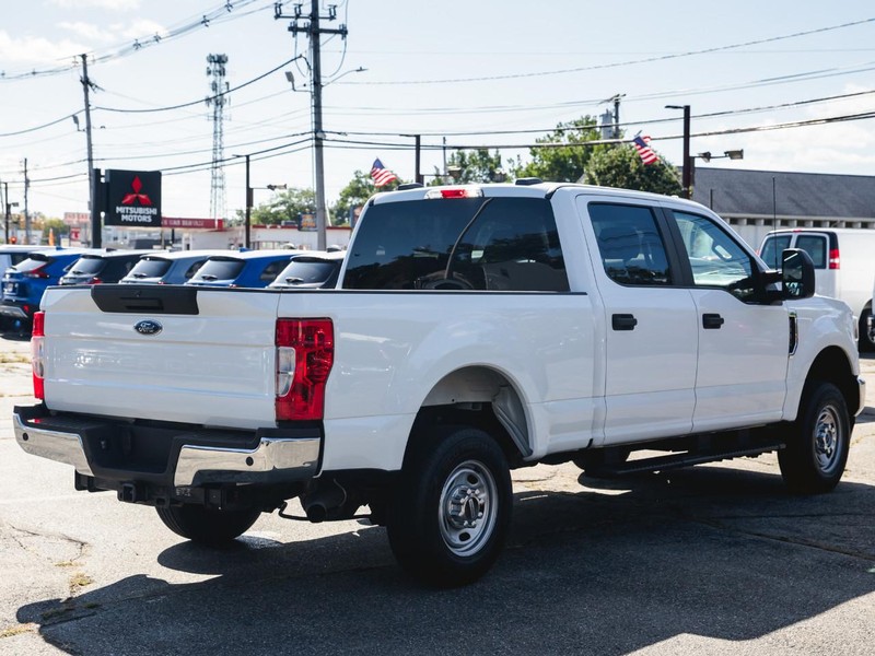 Ford Super Duty F-250 SRW Vehicle Full-screen Gallery Image 05