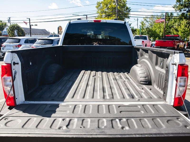 Ford Super Duty F-250 SRW Vehicle Full-screen Gallery Image 09