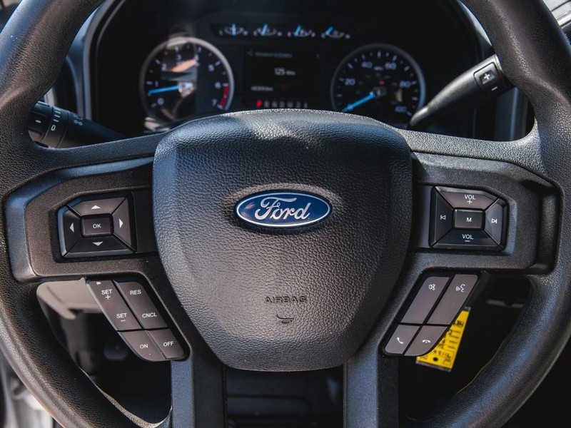 Ford Super Duty F-250 SRW Vehicle Full-screen Gallery Image 16