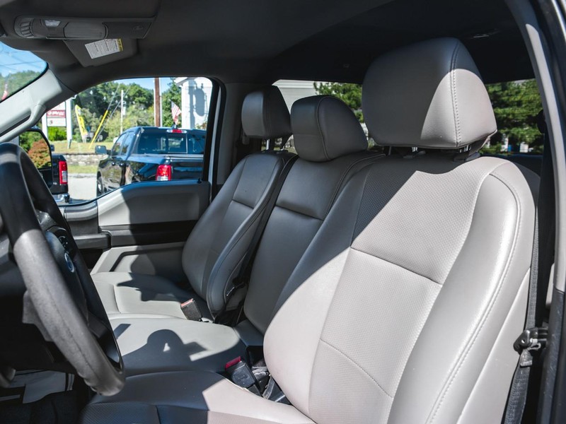 Ford Super Duty F-250 SRW Vehicle Full-screen Gallery Image 22