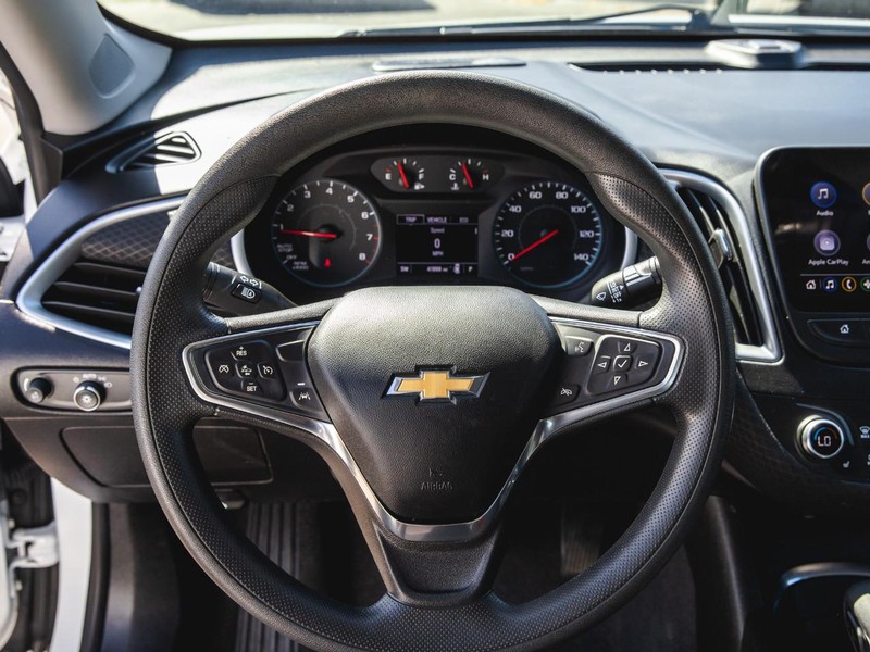 Chevrolet Malibu Vehicle Full-screen Gallery Image 13