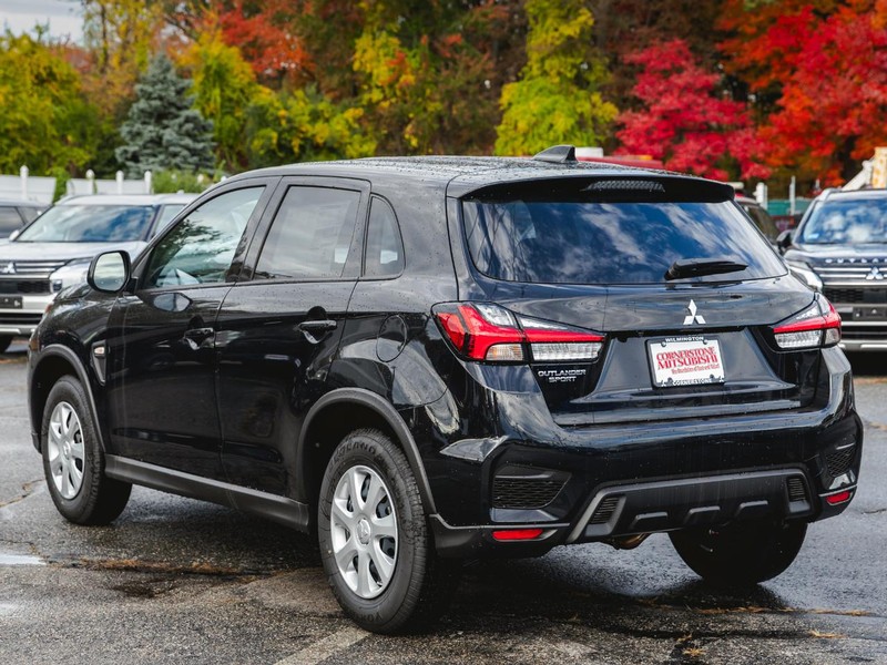 Mitsubishi Outlander Sport Vehicle Full-screen Gallery Image 02