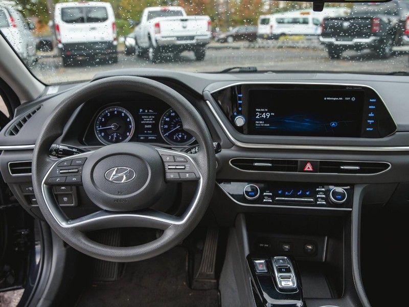 Hyundai Sonata Vehicle Full-screen Gallery Image 12