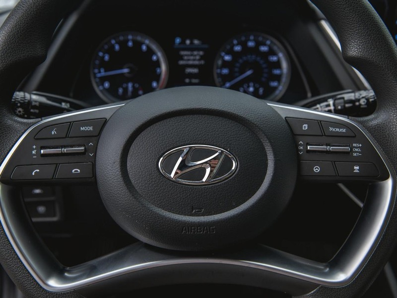 Hyundai Sonata Vehicle Full-screen Gallery Image 15