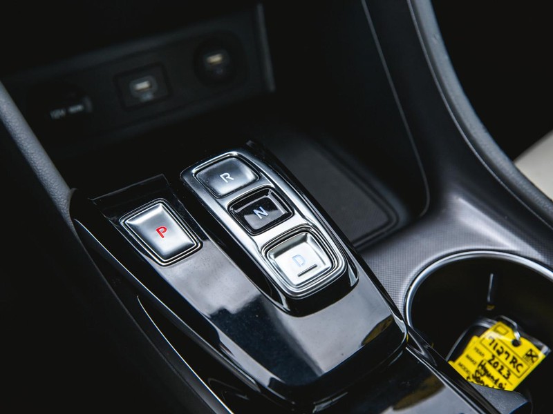 Hyundai Sonata Vehicle Full-screen Gallery Image 20