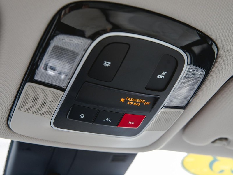 Hyundai Sonata Vehicle Full-screen Gallery Image 21