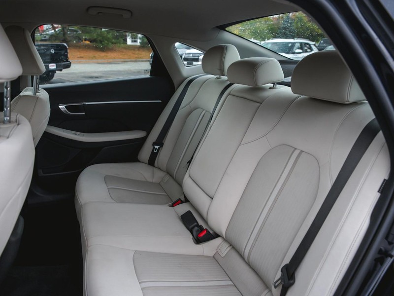 Hyundai Sonata Vehicle Full-screen Gallery Image 25