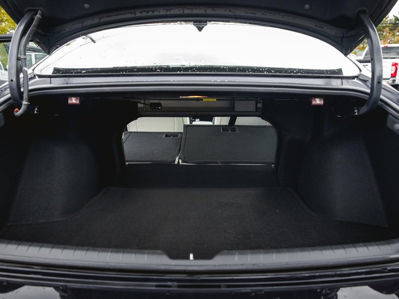 Hyundai Sonata Vehicle Full-screen Gallery Image 28