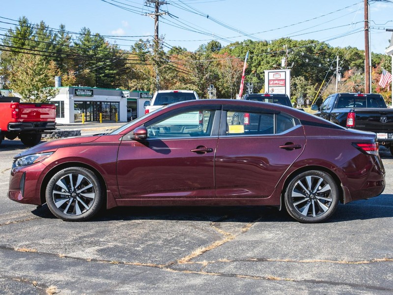 Nissan Sentra Vehicle Full-screen Gallery Image 02