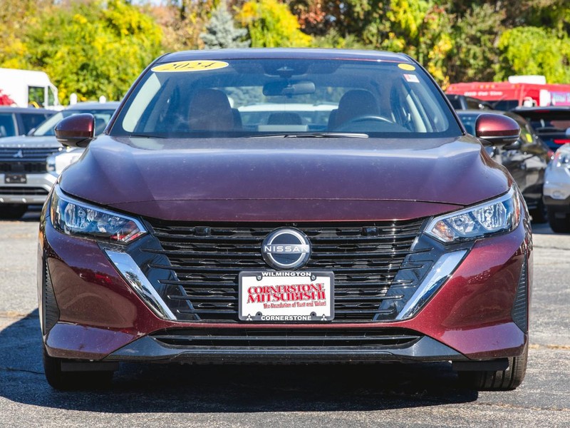 Nissan Sentra Vehicle Full-screen Gallery Image 08