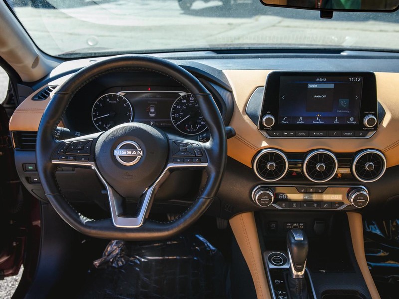 Nissan Sentra Vehicle Full-screen Gallery Image 14